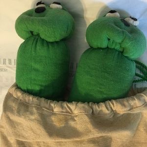 MAN CAVE ITEM>>>>TWO WORMS